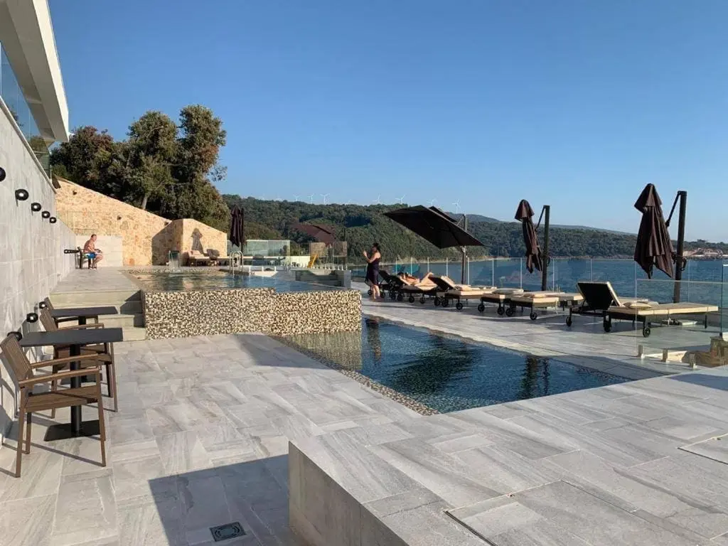 Waterfront apartments in Dobra Voda-Bar