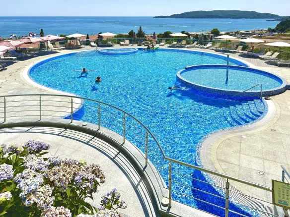 A Premium Apartment in a Complex with a Pool