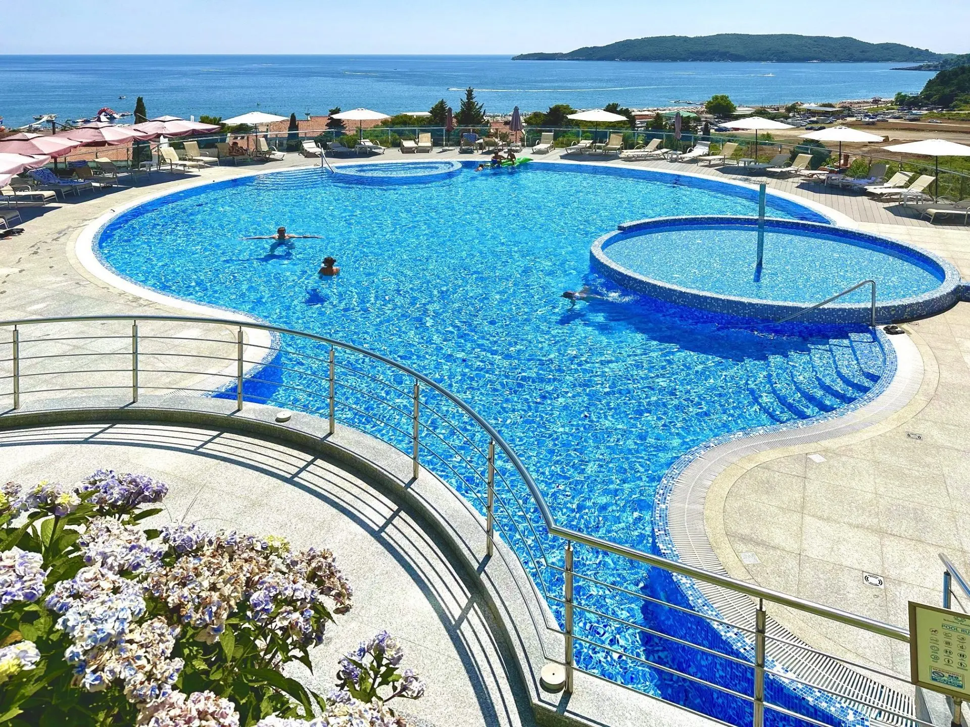 A Premium Apartment in a Complex with a Pool
