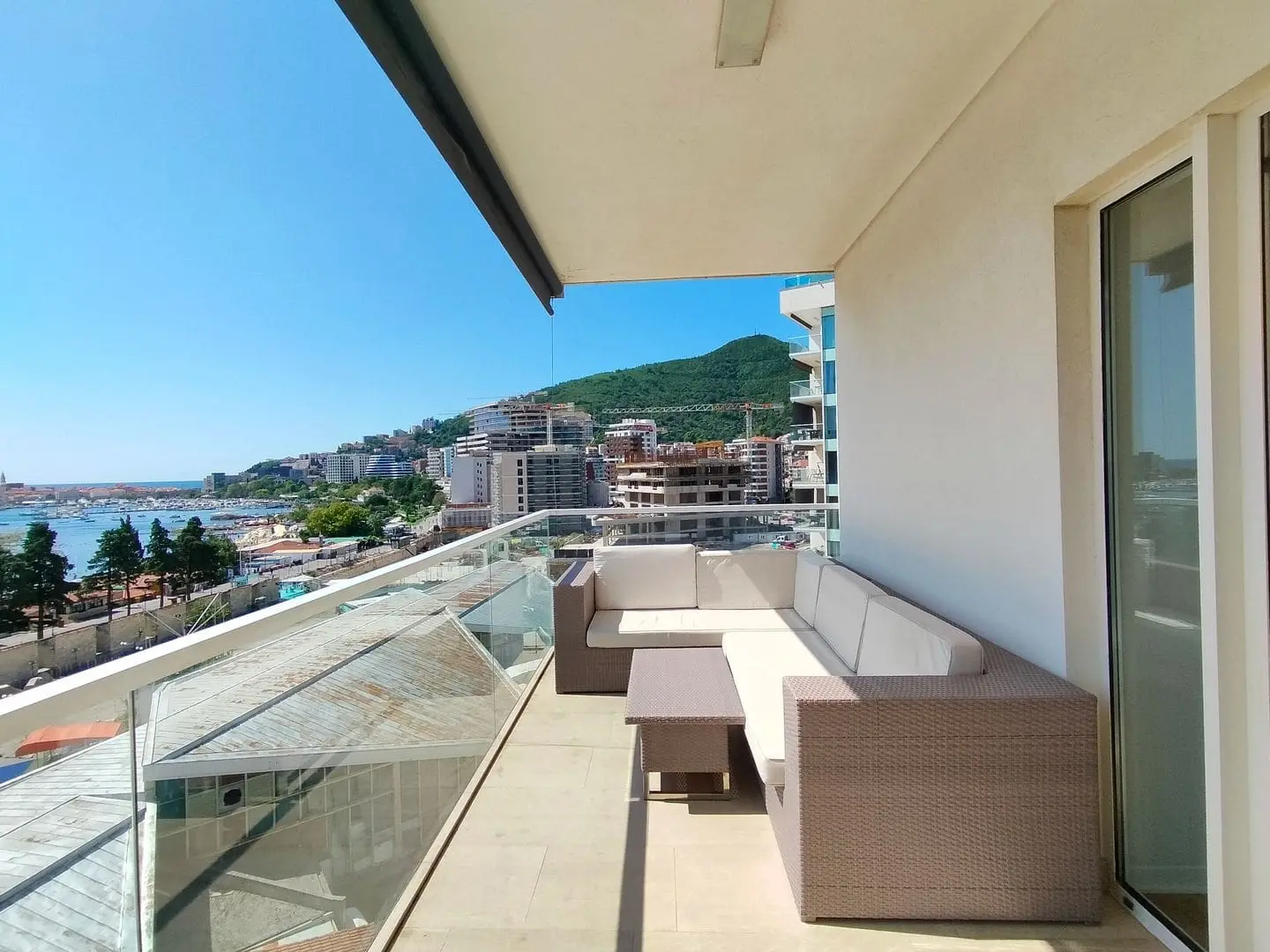 Captivating Apartment Awaits in Budva’s Exclusive Tre Canne