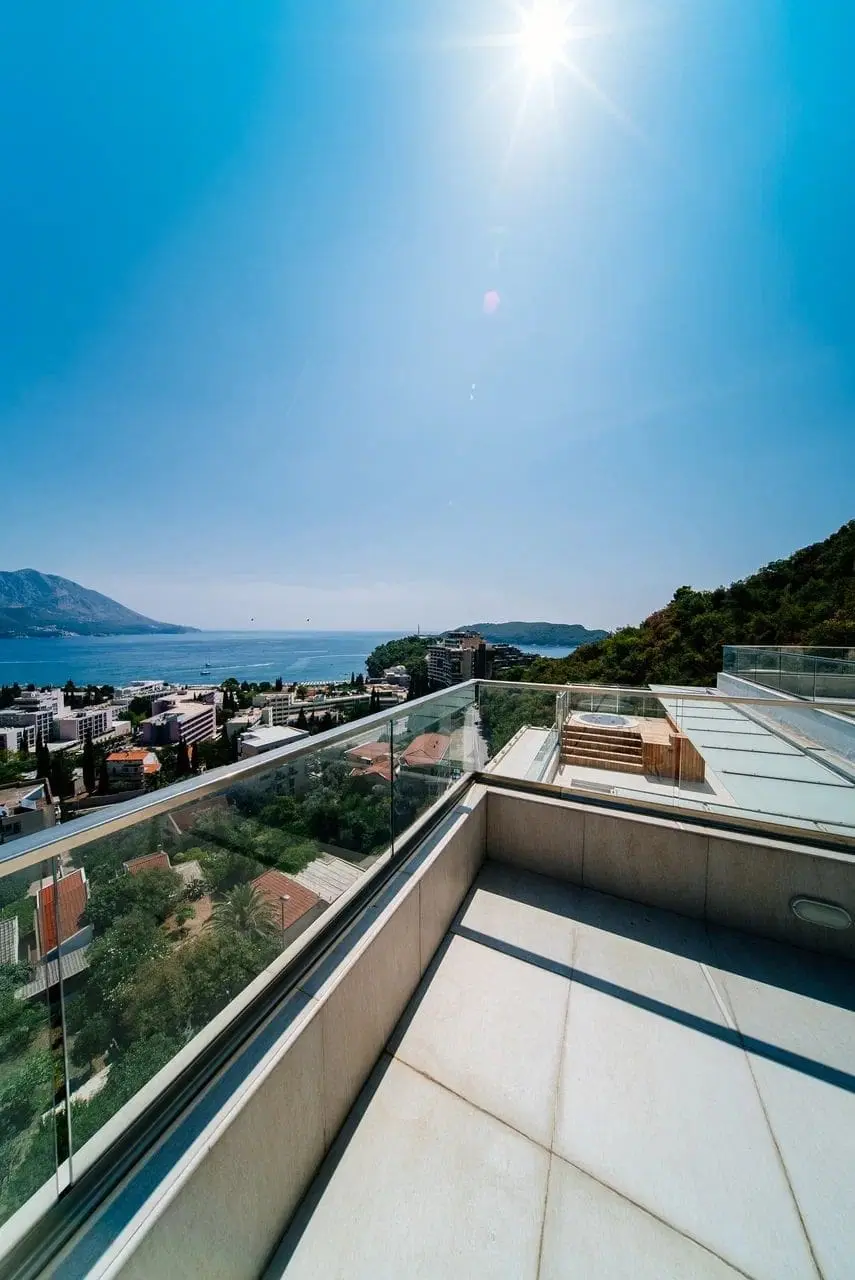 MREproperty-1-5-1 Luxury Penthouse with Panoramic Sea Views in Budva-Becici