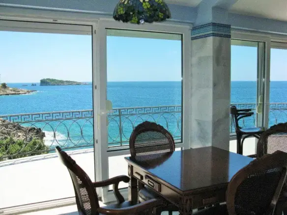 Sea front villa for sale in Utjeha