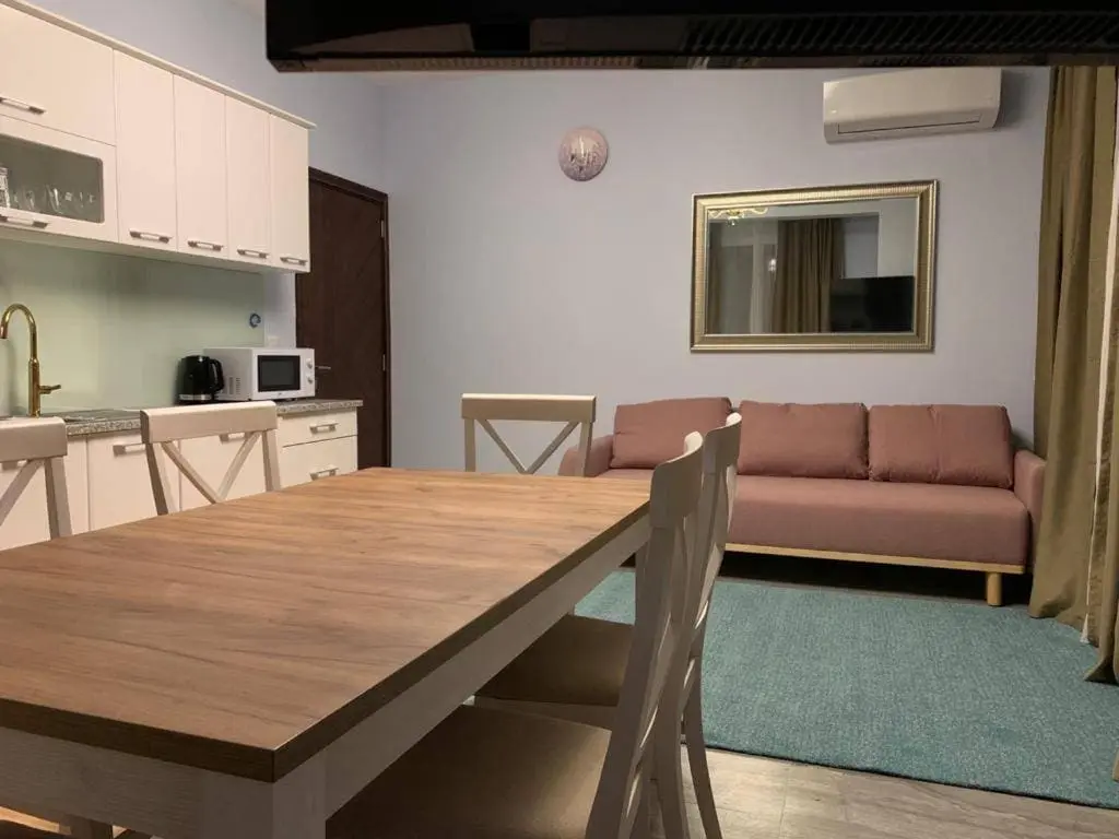 Waterfront apartments in Dobra Voda-Bar