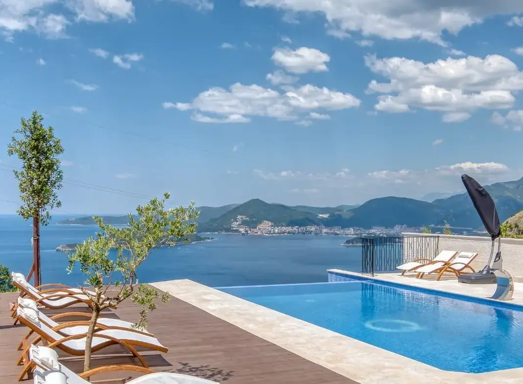 Villa in Blizikuće, Budva — 450 m², 5 Bed | €1,500,000
