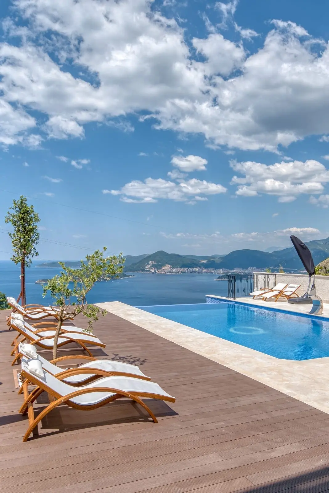 Villa in Blizikuće, Budva — 450 m², 5 Bed | €1,500,000