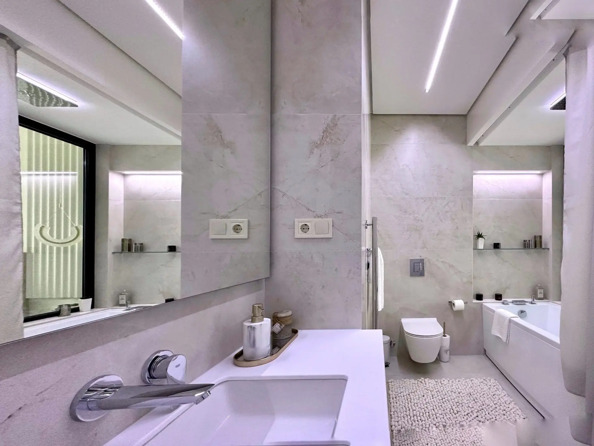 A Premium Apartment in a Complex with a Pool