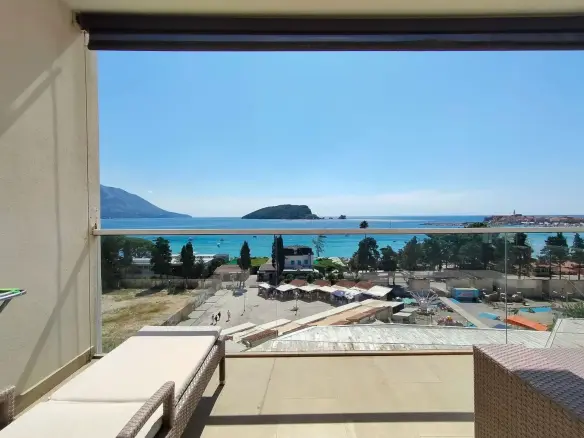 Captivating Apartment Awaits in Budva’s Exclusive Tre Canne