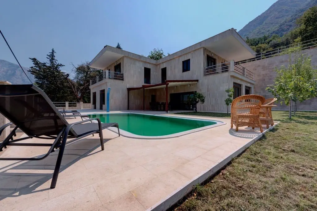 Luxury Villa for Sale in Boka Kotor Bay – Stoliv