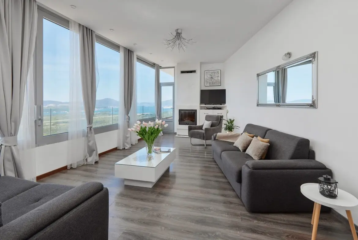 Villa with Sea View in Tivat — 220 m², 3 Bed | €590,000