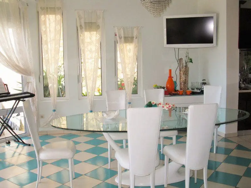Sea front villa for sale in Utjeha
