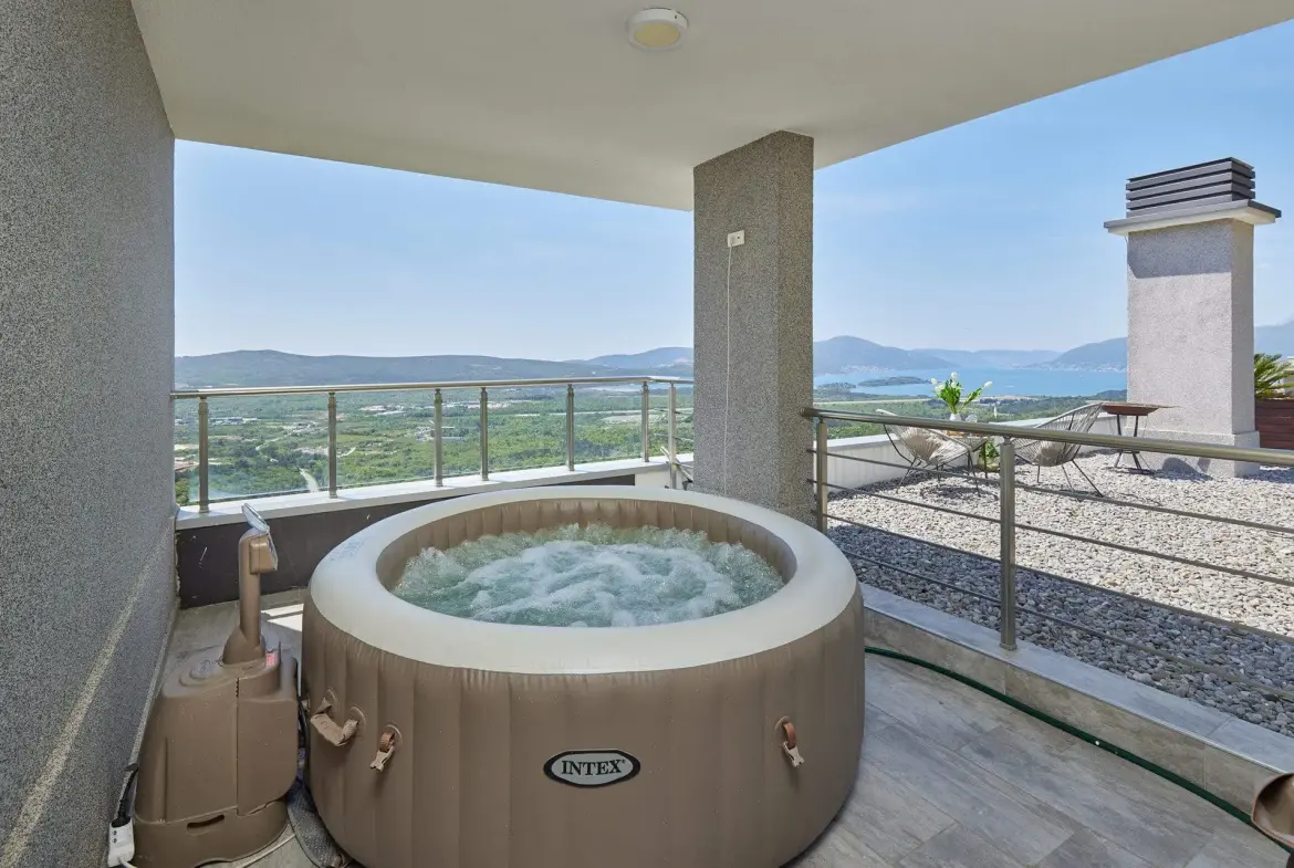 Villa with Sea View in Tivat — 220 m², 3 Bed | €590,000