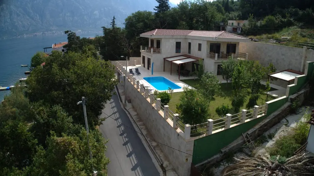 Luxury Villa for Sale in Boka Kotor Bay – Stoliv