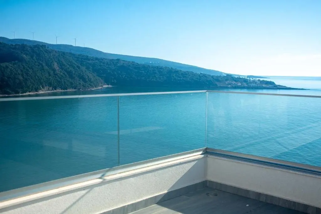 Waterfront apartments in Dobra Voda-Bar