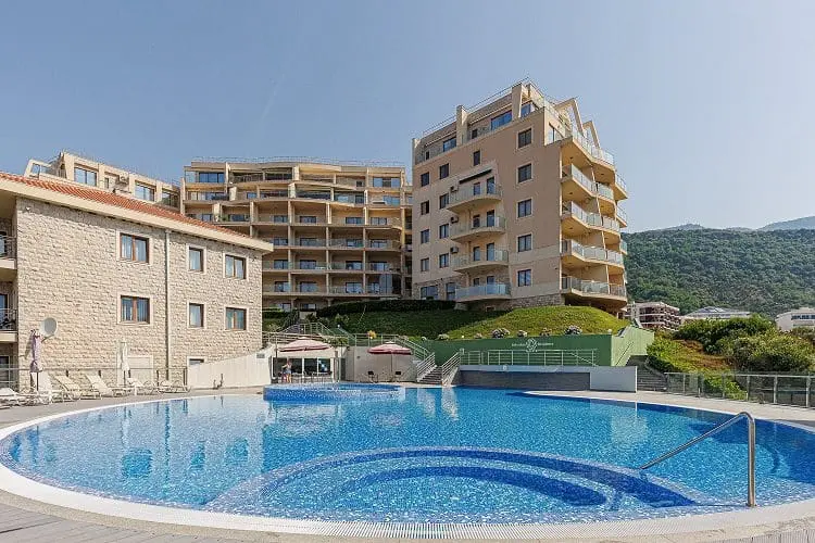A Premium Apartment in a Complex with a Pool