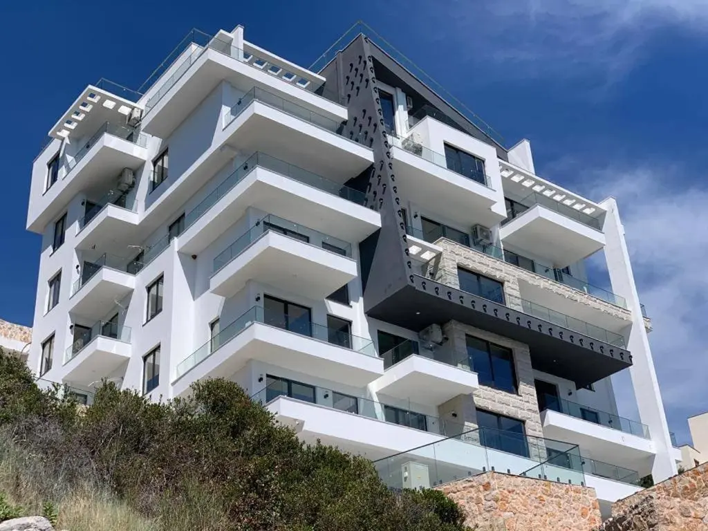 Waterfront apartments in Dobra Voda-Bar