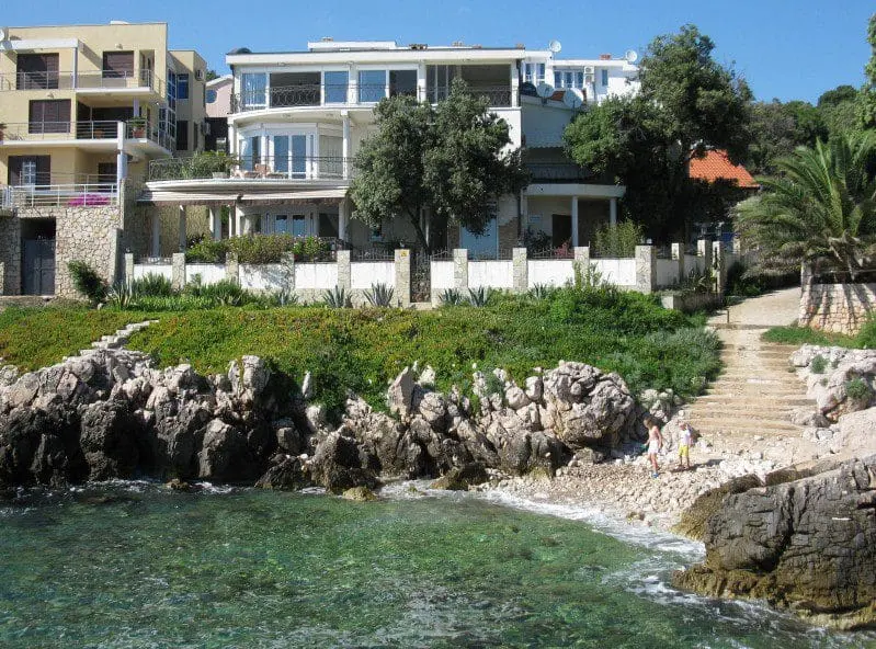 Sea front villa for sale in Utjeha