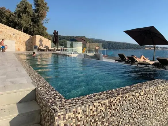 Waterfront apartments in Dobra Voda-Bar
