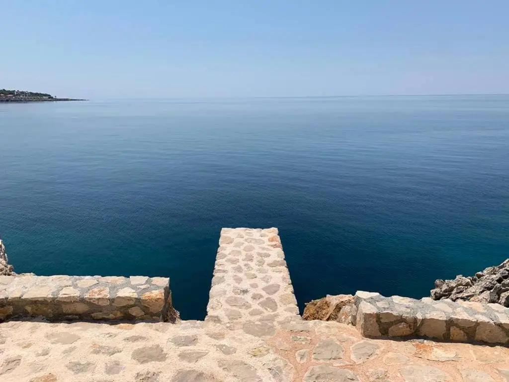 Waterfront apartments in Dobra Voda-Bar