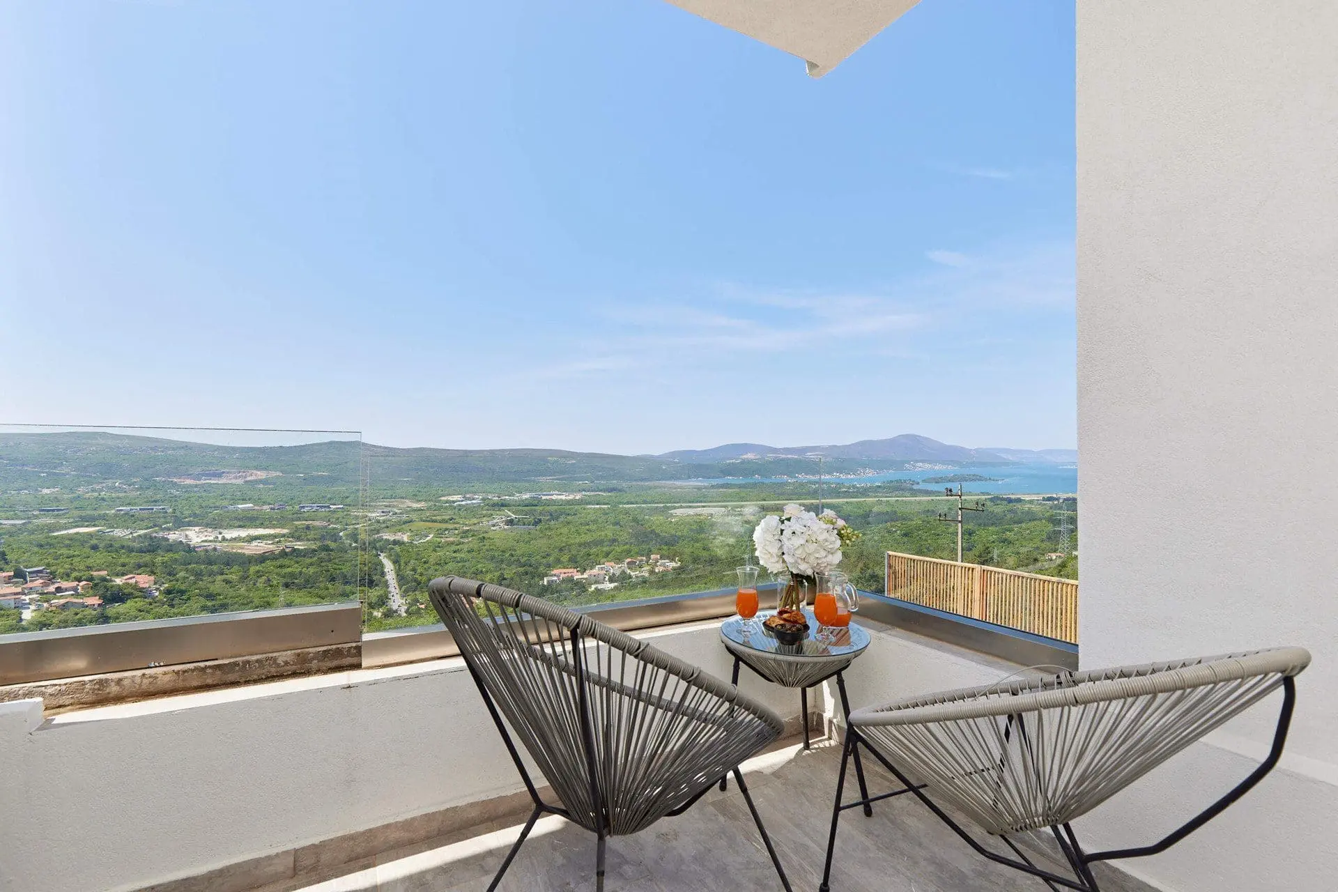 Villa with Sea View in Tivat — 220 m², 3 Bed | €590,000