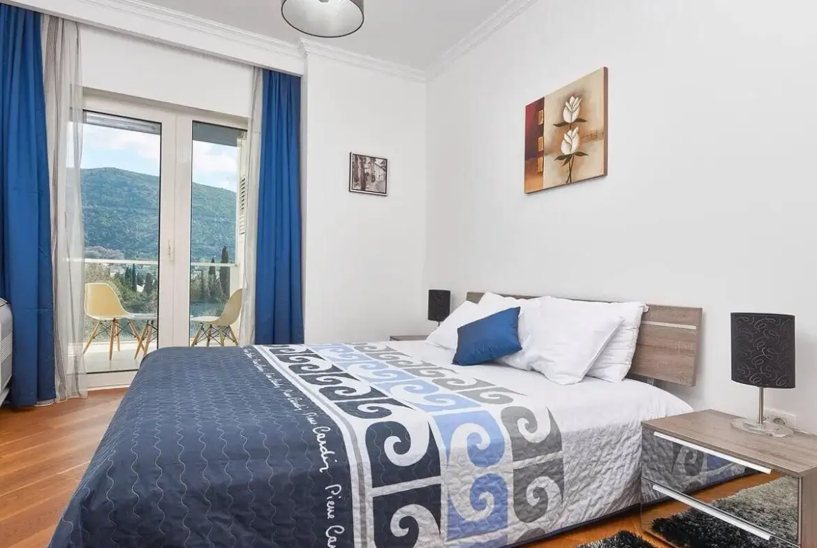 Captivating Sea View Apartment in Tre Canne-Budva