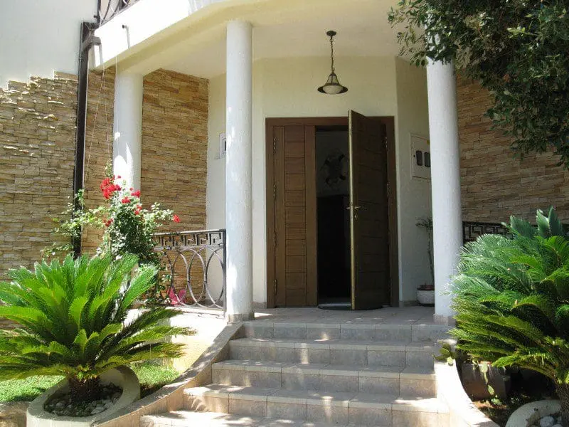 Sea front villa for sale in Utjeha