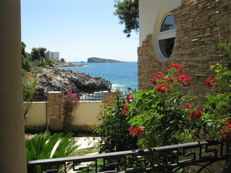 Sea front villa for sale in Utjeha