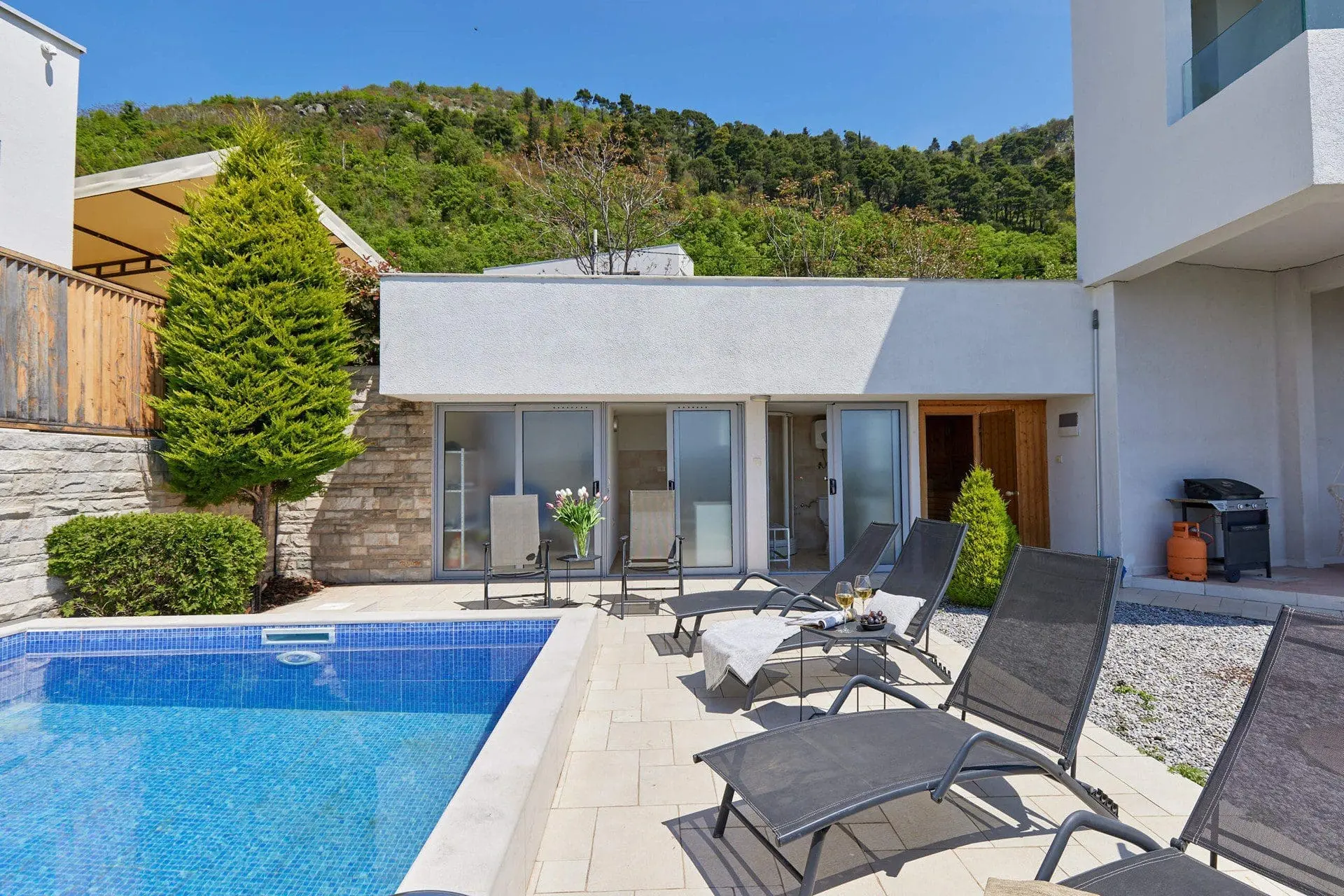 Villa with Sea View in Tivat — 220 m², 3 Bed | €590,000