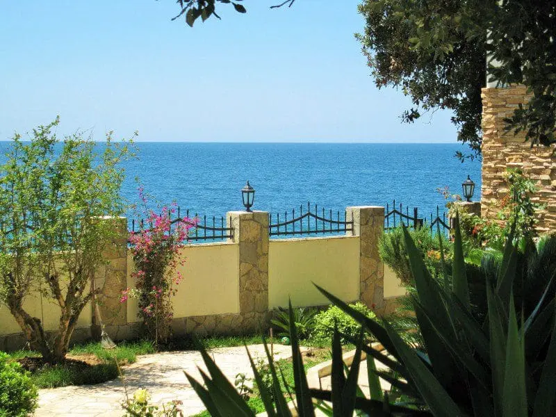 Sea front villa for sale in Utjeha