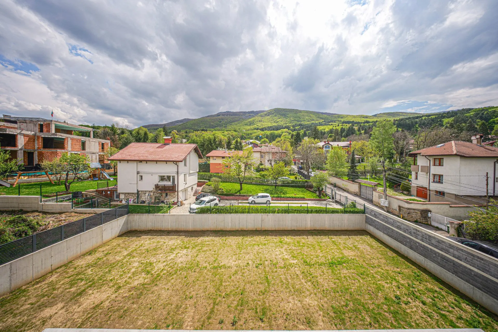 a039fd184f13d299eac6dbcc0e1956d1 House with a large yard and a great location in Boyana district