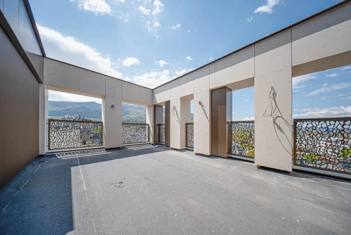 Multi-room apartment in a new elegant building on Cherni Vrah Blvd. for sale