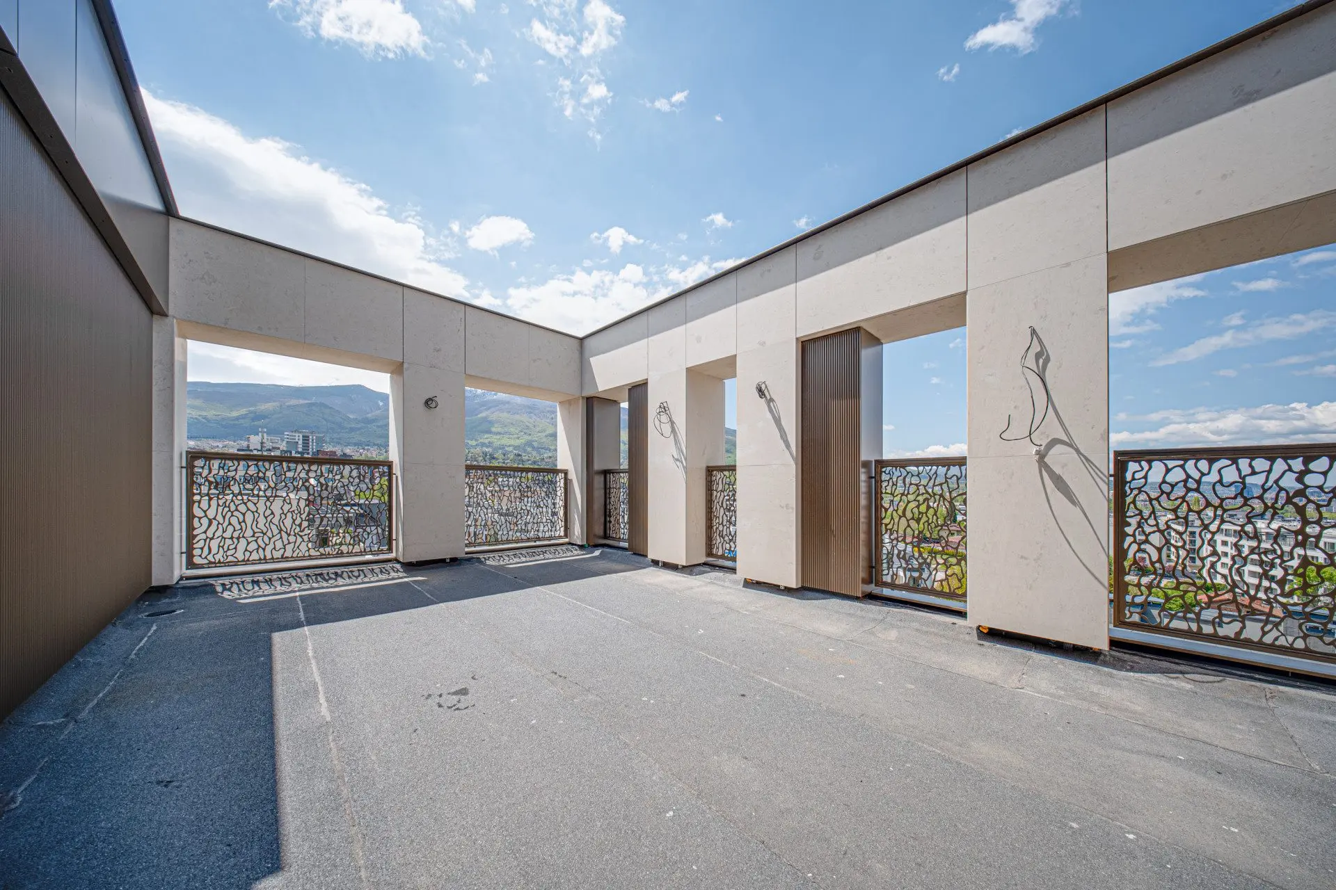 Multi-room apartment in a new elegant building on Cherni Vrah Blvd. for sale