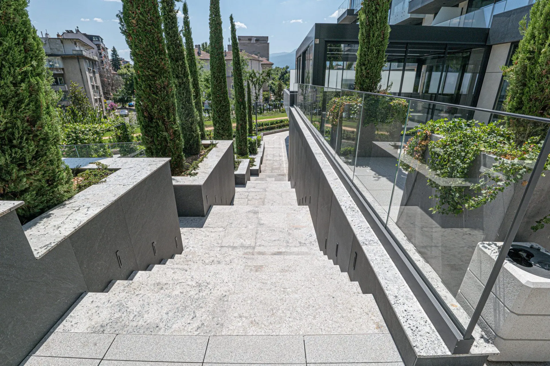 Two-bedroom apartment in a luxury complex near Zaimov Park
