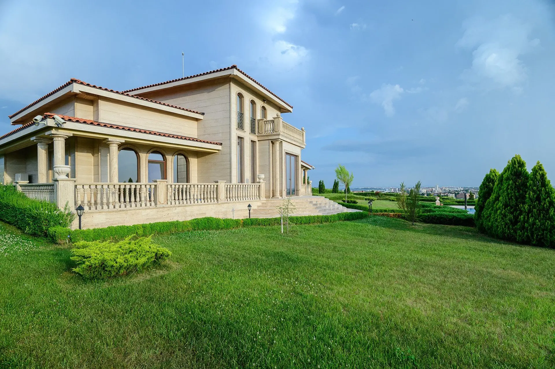 a33c318fd0b89ea560bc28d66c2e6d5f An exclusive residence with a pool near the Sunny Beach resort