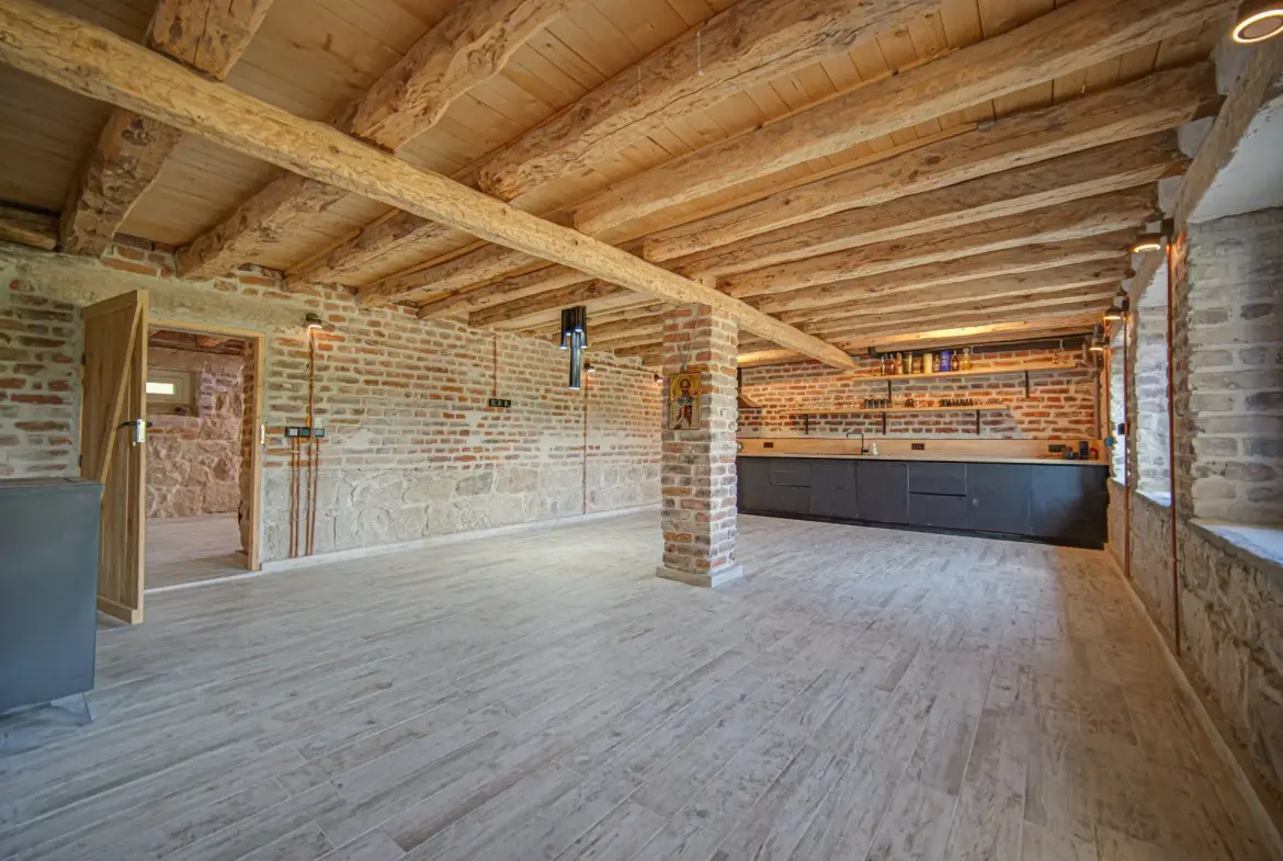 Residence surrounded by nature in the village of Plana