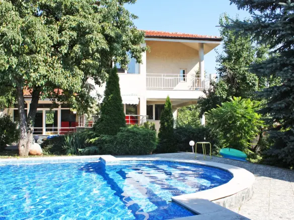 Family house with panoramic views, 1000 sq m yard, swimming pool and spa area in Simeonovo for sale