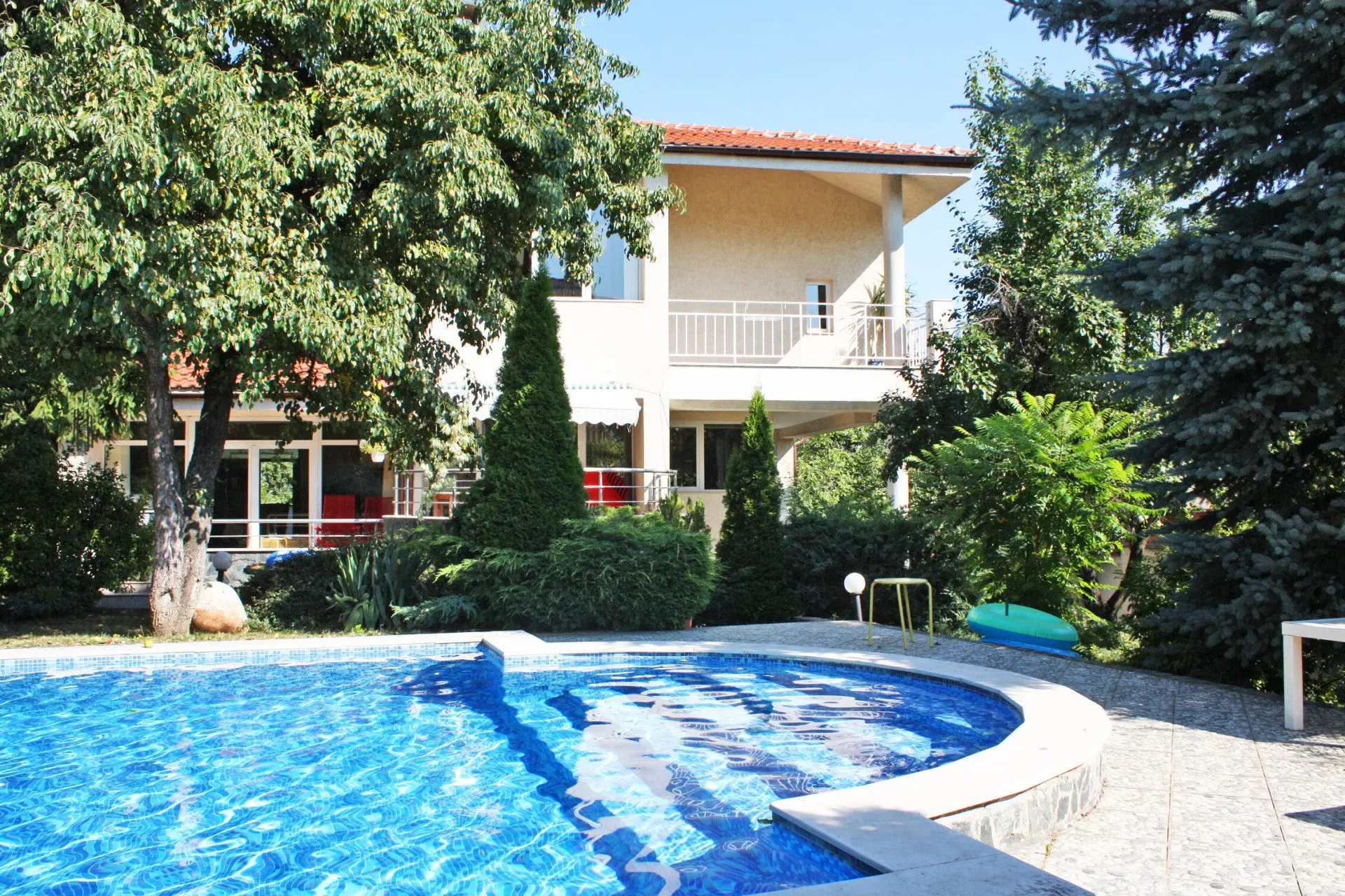 Family house with panoramic views, 1000 sq m yard, swimming pool and spa area in Simeonovo for sale