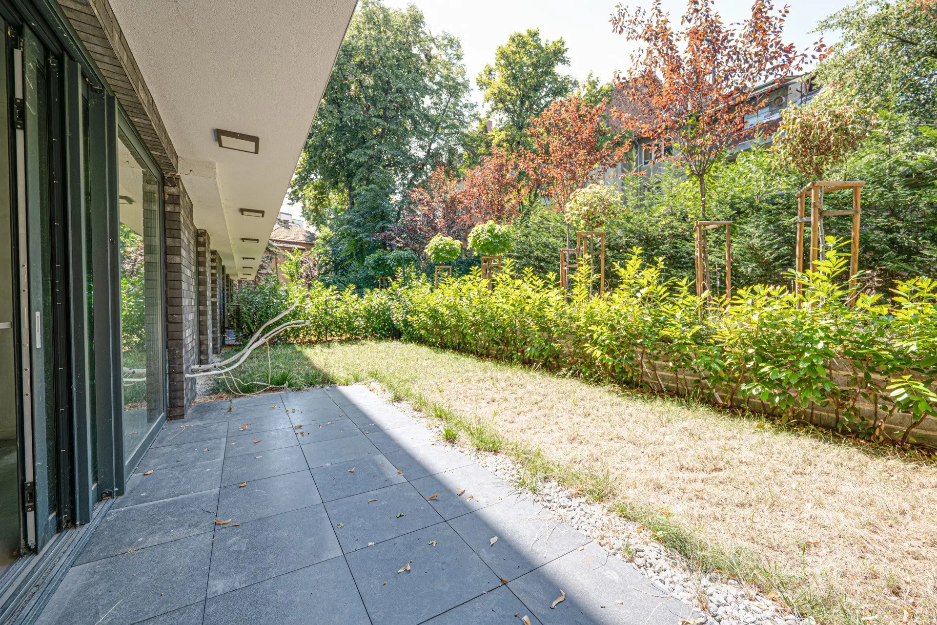 Apartment with a spacious private yard and a garage with direct indoor access in downtown Sofia