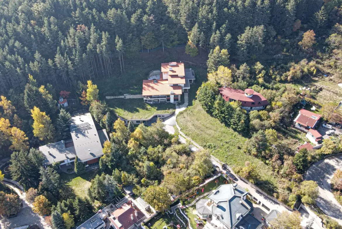 Five-acre plot with a house in a prestigious location in Dragalevtsi district