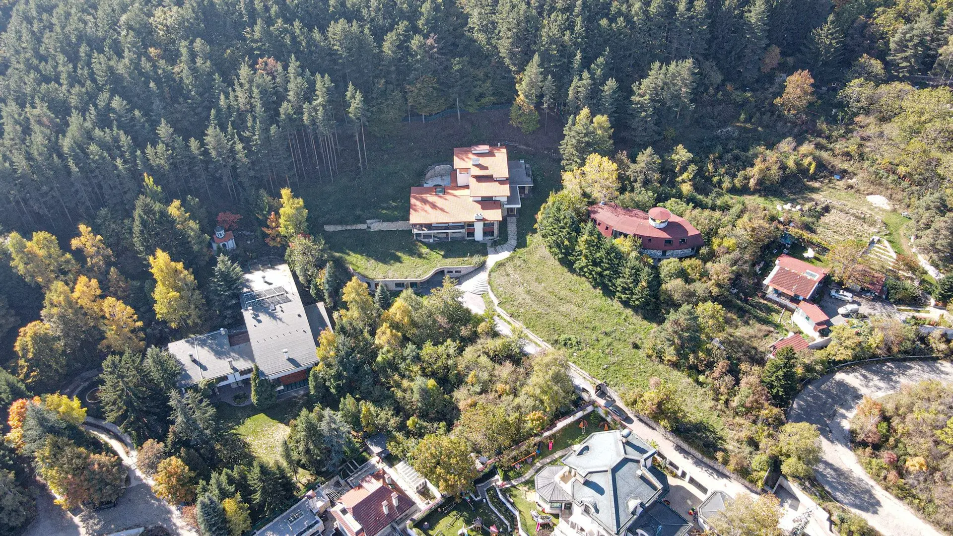 Five-acre plot with a house in a prestigious location in Dragalevtsi district