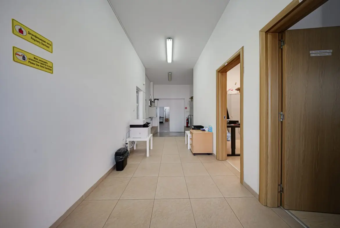 Mixed use office building in the village of Lozen for sale