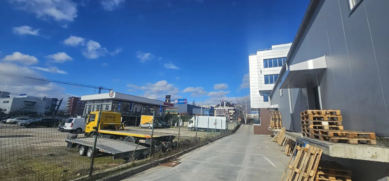 Office building with warehouse in a convenient location in Druzhba 2 district for sale