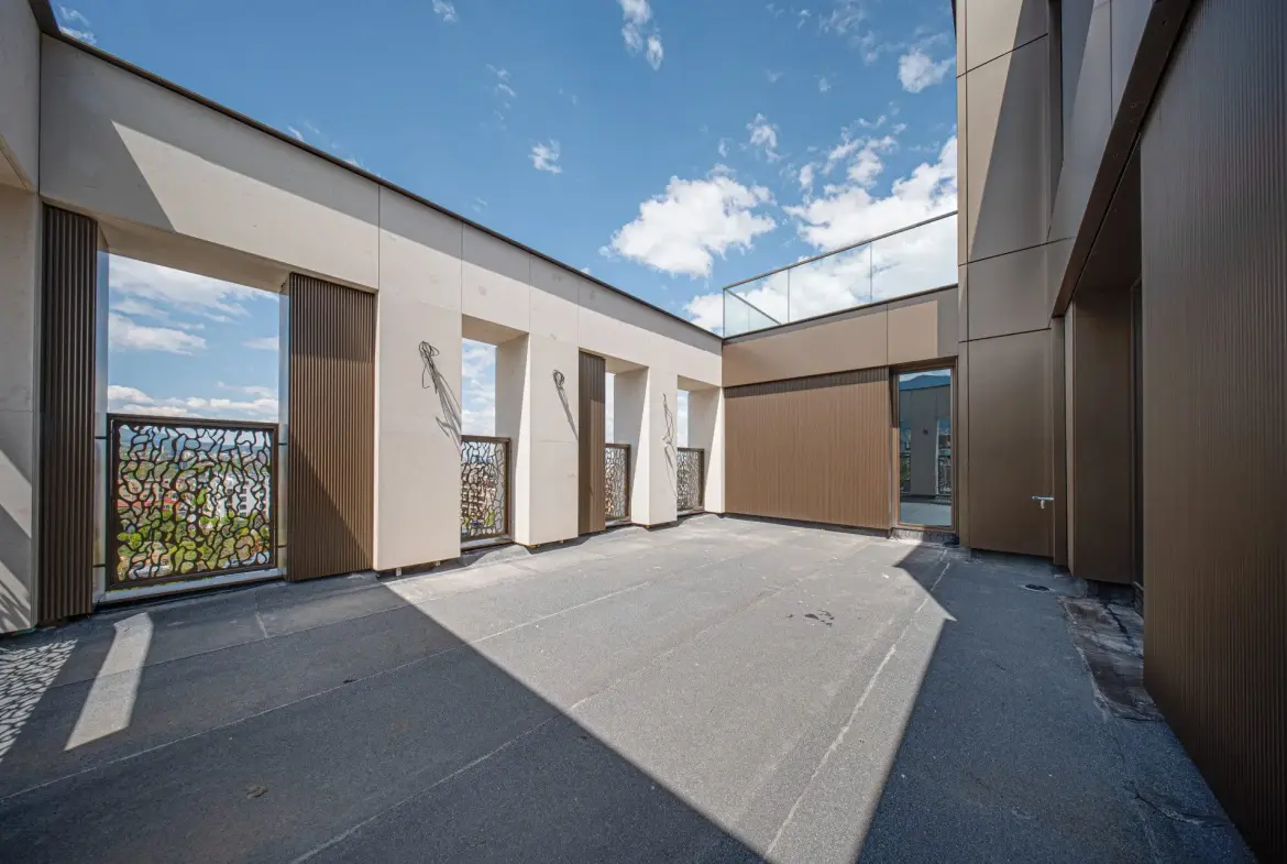 Multi-room apartment in a new elegant building on Cherni Vrah Blvd. for sale