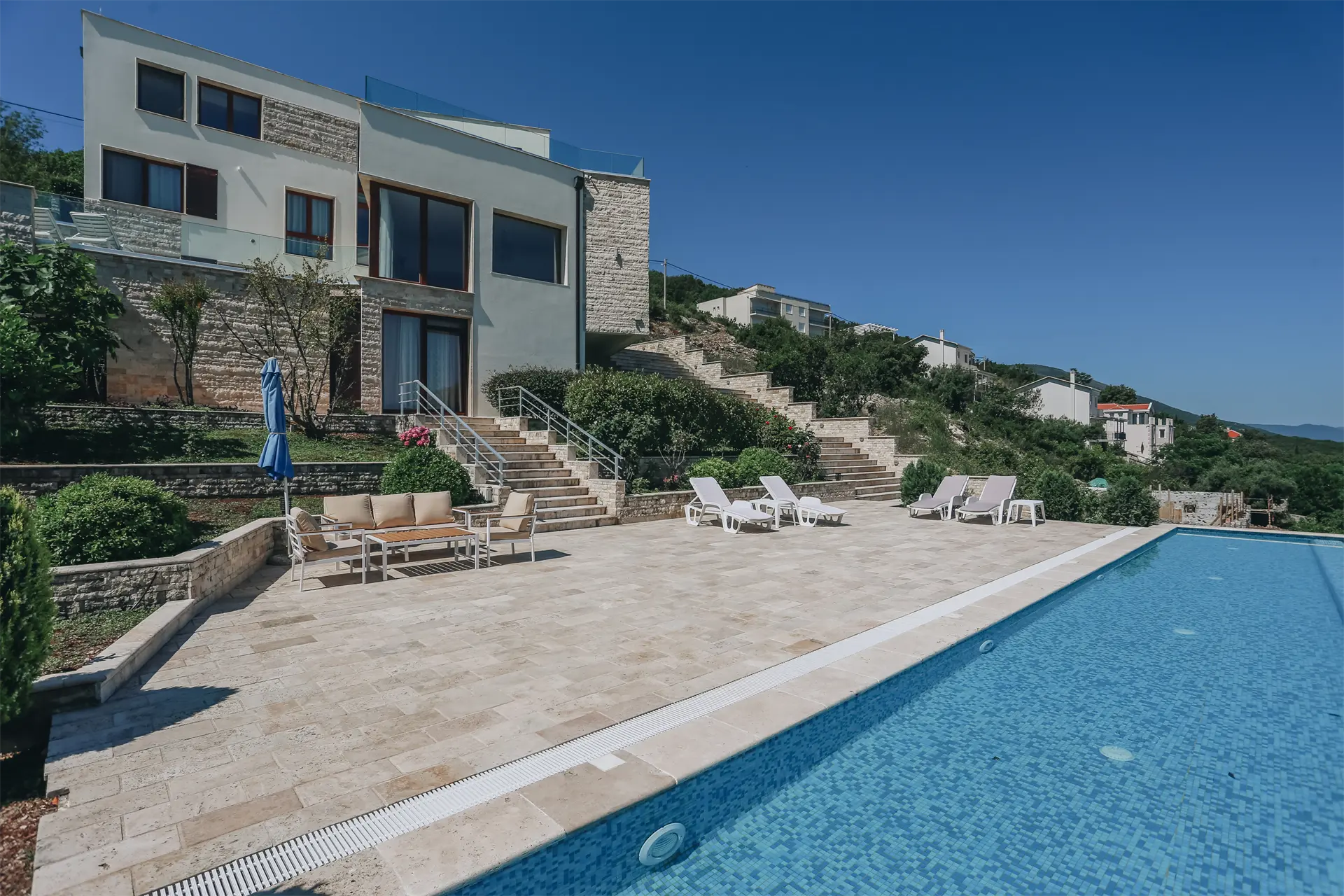 a61658b50cffdce3fed050673c2e4846 Beachfront Villa