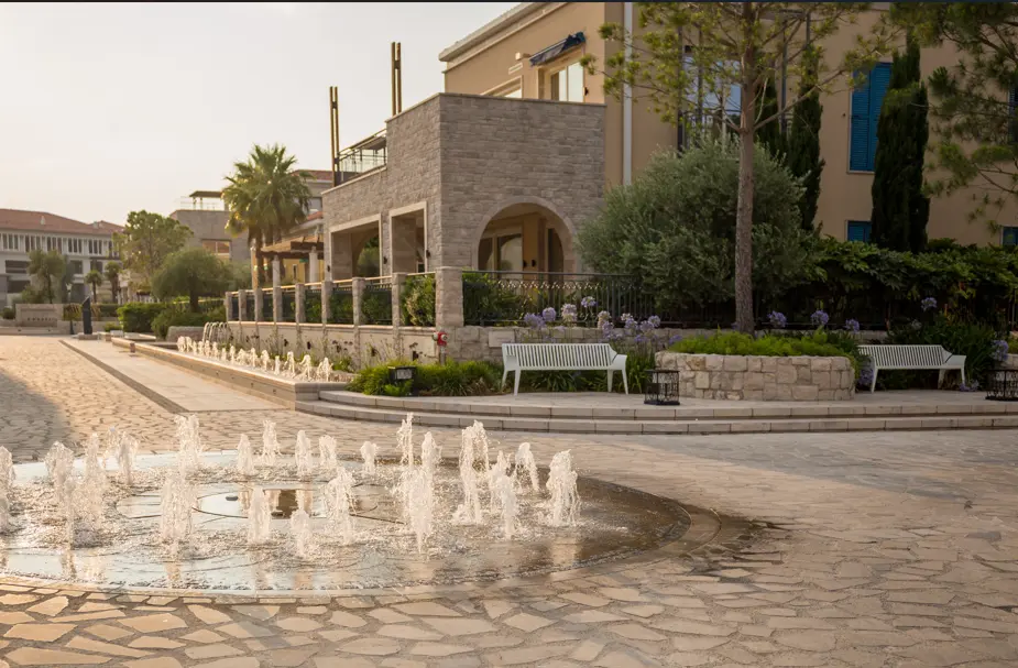 Luxury furnished 1bdr Apartment, with direct access to a swimming pool