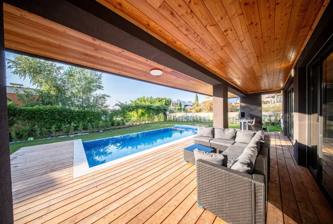 Remarkable modern house near Paradise Bay