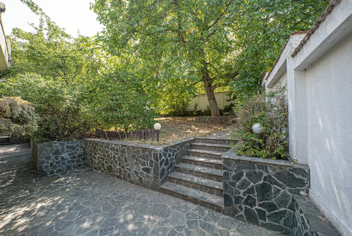 Family house with panoramic views, 1000 sq m yard, swimming pool and spa area in Simeonovo for sale