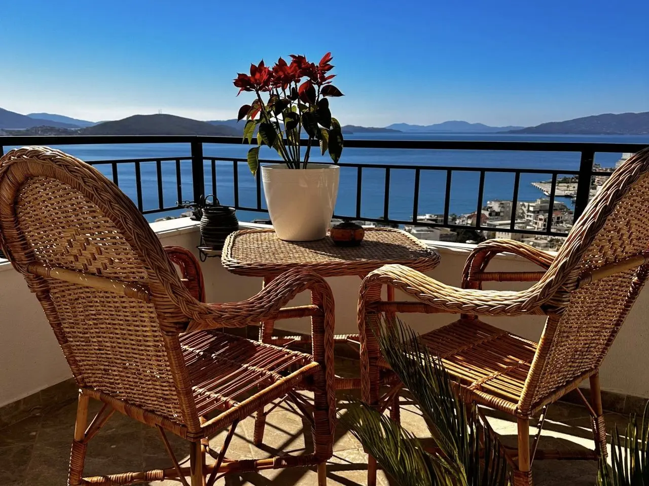 WONDERFUL PENTHOUSE FOR SALE IN SARANDA