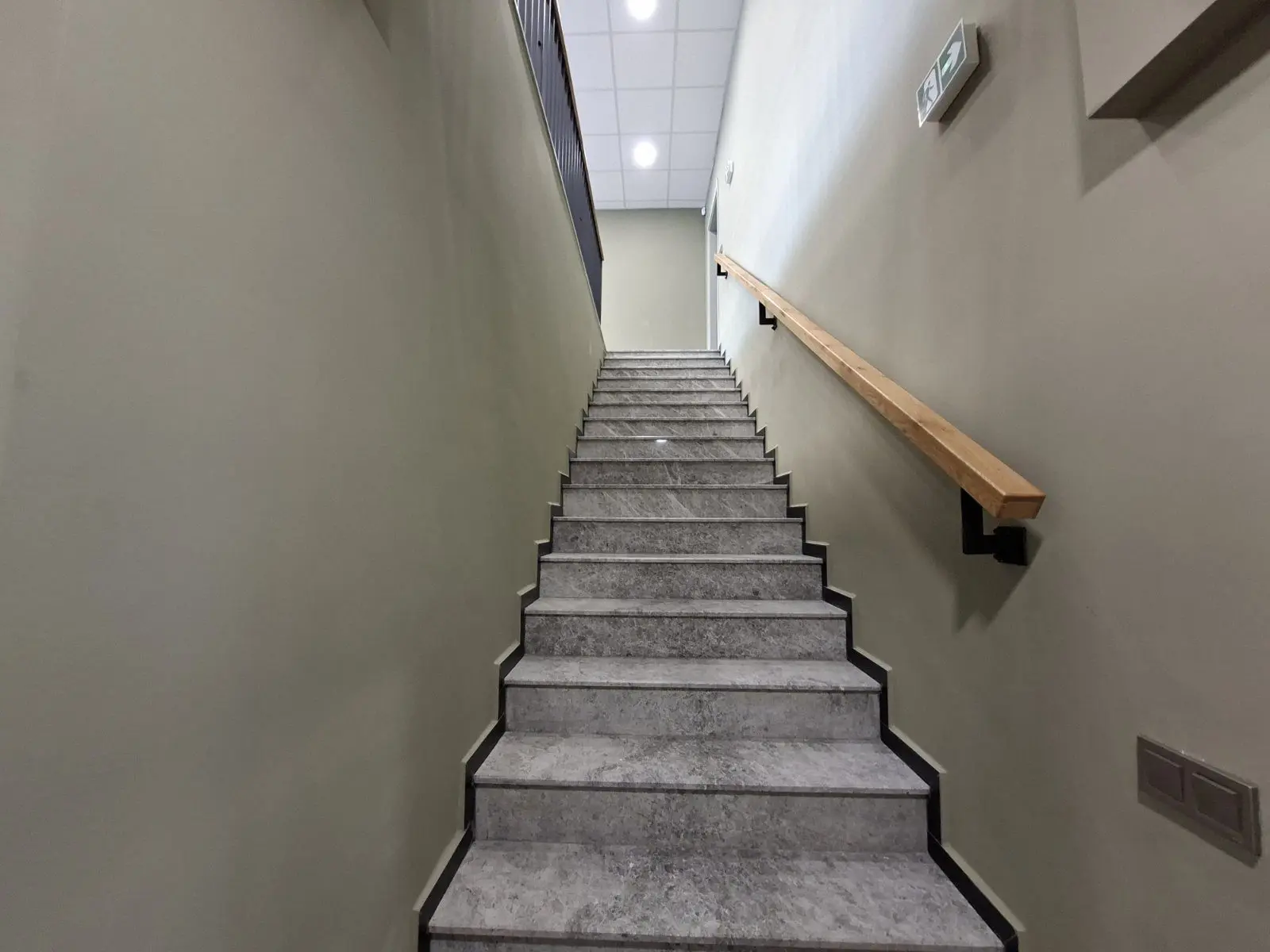a8c72258f29ebe517e030dd3f556498d Clinic for sale in a class A business building