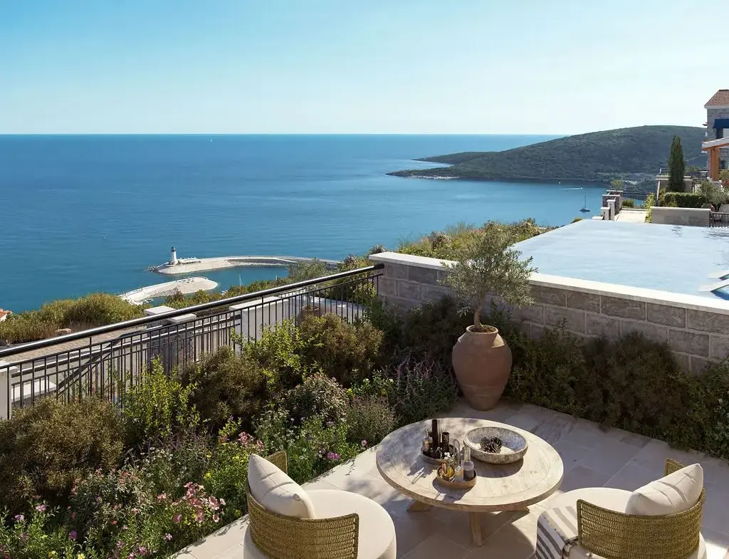 Three-bedroom apartment at Horizon Residences in Luštica Bay