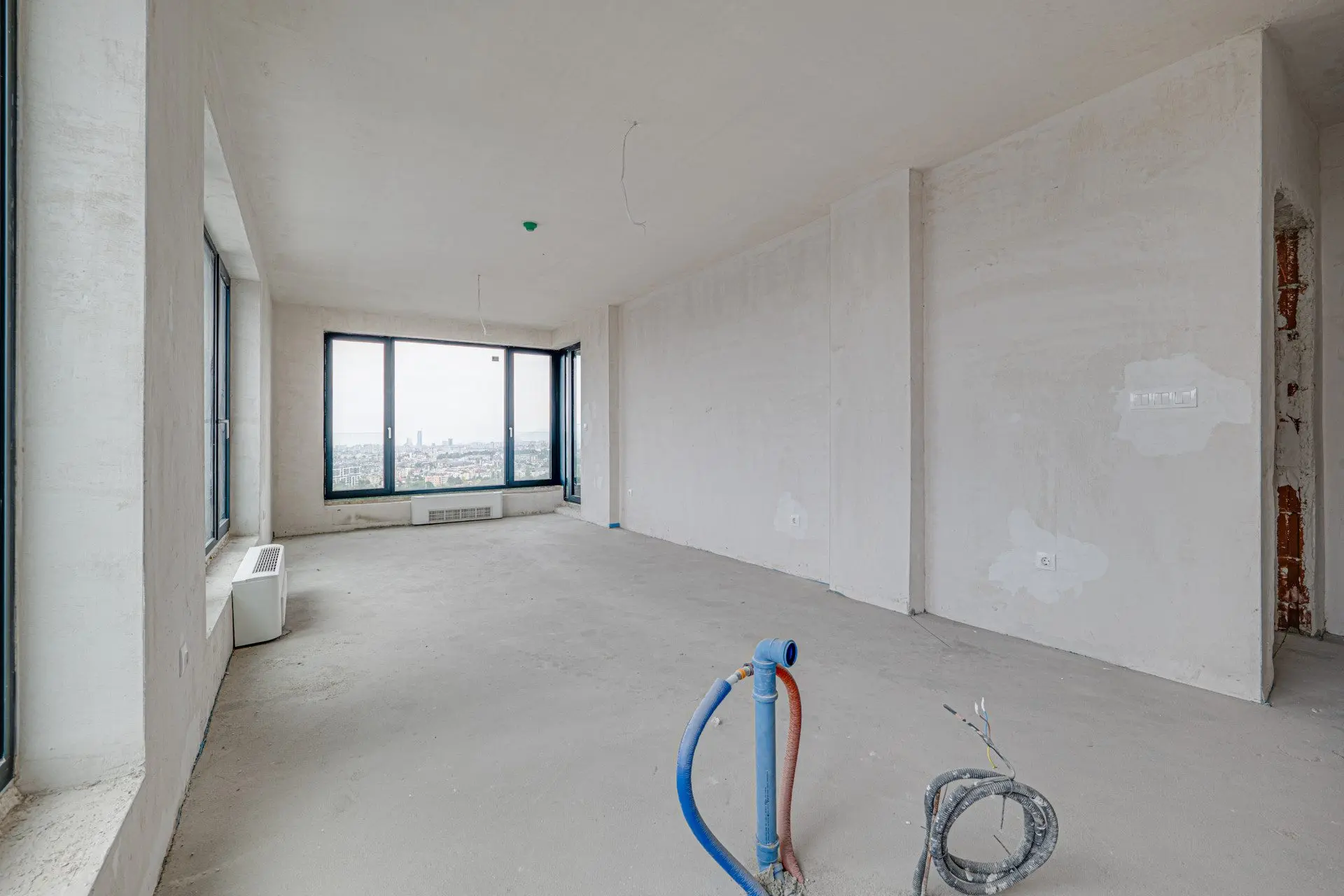 Three-room apartment in a modern new building next to MALL Paradise for sale